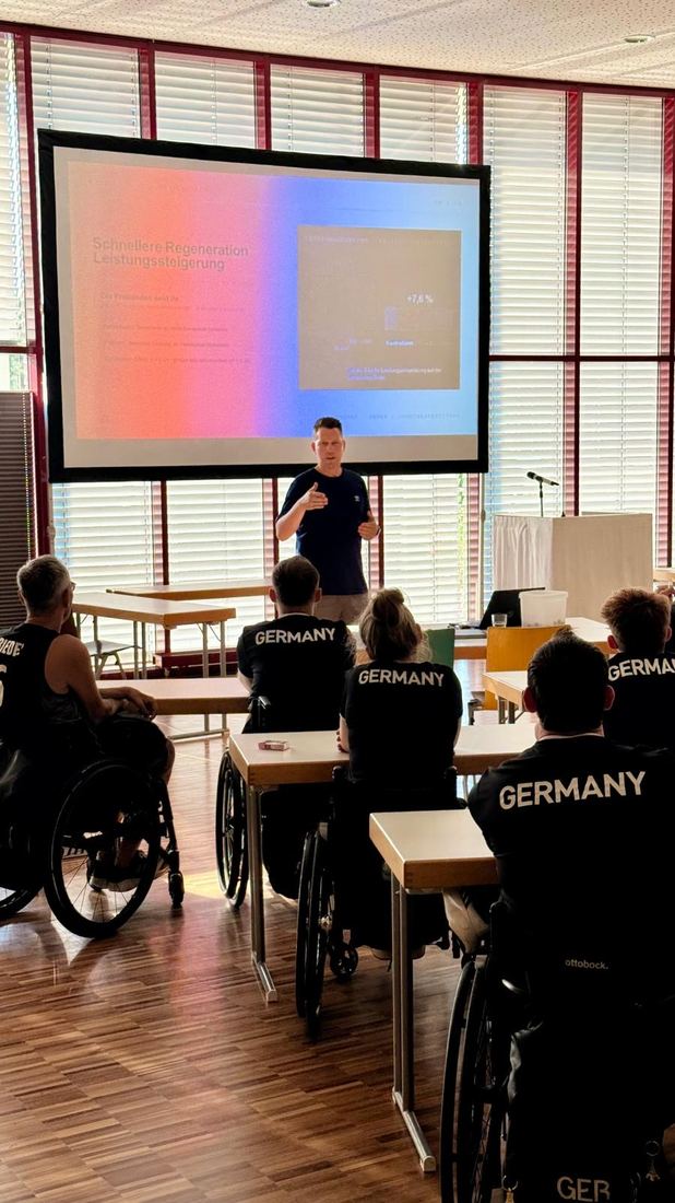 Ingo Manteufel bei der HiToP®-Anwendung mit der Rollstuhlrugby-Nationalmannschaft